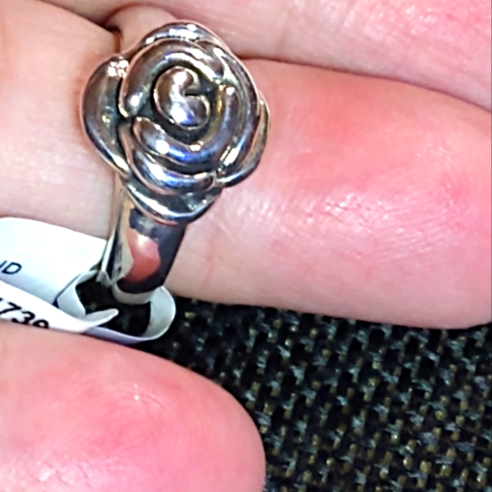 ✔️*SOLID* STERLING. ROSE MOTIF, SIZE 5, RING.
